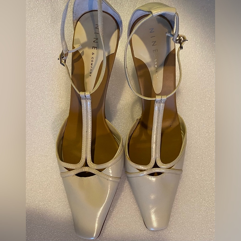 New Nine & company size 9 1/2 in cream color ☕️